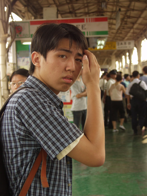 台灣鐵路旅遊攝影台中火車站月台旅客特寫2003攝影照片154