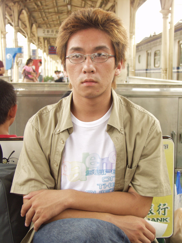 台灣鐵路旅遊攝影台中火車站月台旅客特寫2003攝影照片157