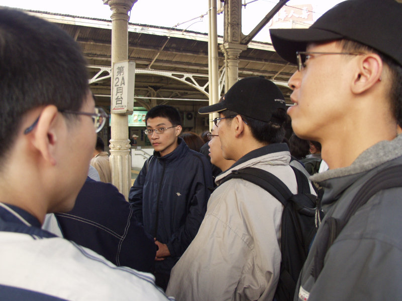 台灣鐵路旅遊攝影台中火車站月台旅客特寫2003攝影照片200