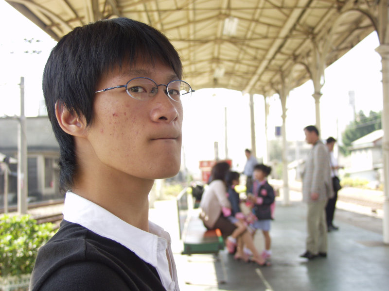 台灣鐵路旅遊攝影台中火車站月台旅客特寫2003攝影照片206