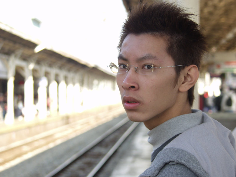 台灣鐵路旅遊攝影台中火車站月台旅客特寫2003攝影照片221