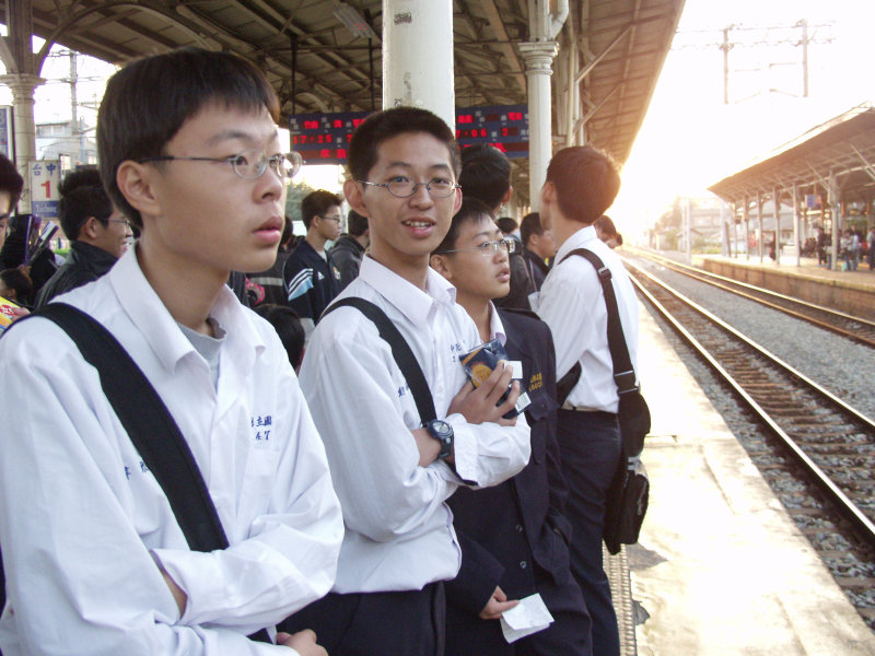 台灣鐵路旅遊攝影台中火車站月台旅客特寫2003攝影照片225