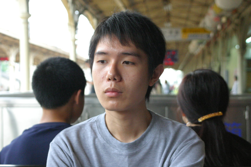 台灣鐵路旅遊攝影台中火車站月台旅客特寫2005攝影照片30