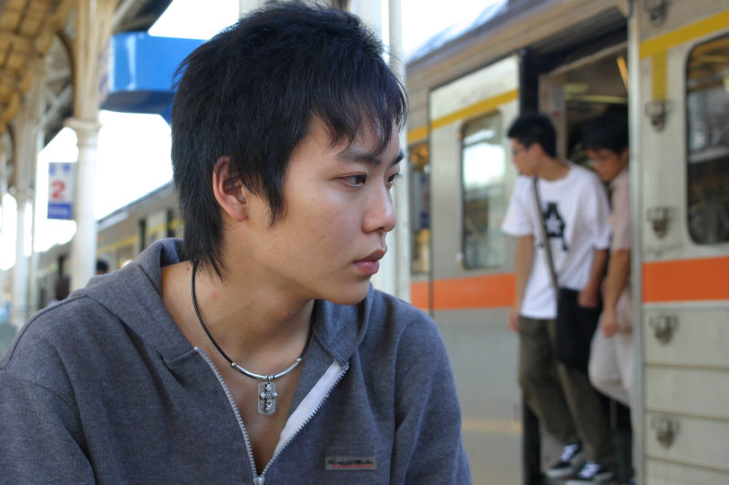 台灣鐵路旅遊攝影台中火車站月台旅客特寫2005攝影照片71