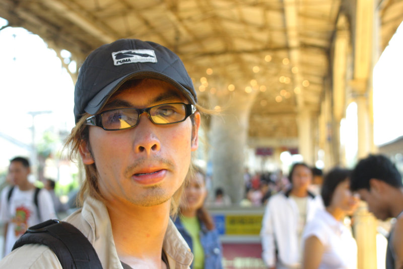 台灣鐵路旅遊攝影台中火車站月台旅客特寫2005攝影照片81