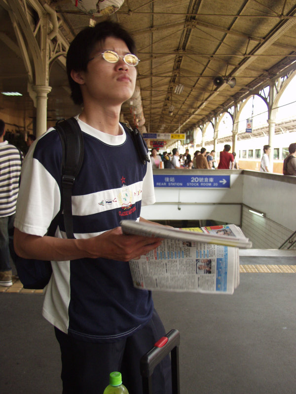 台灣鐵路旅遊攝影台中火車站月台旅客特寫2005攝影照片294