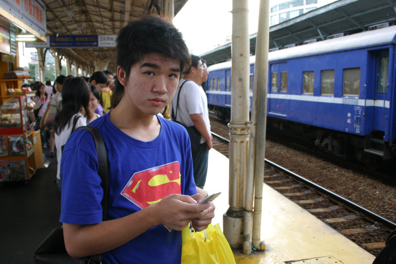 台灣鐵路旅遊攝影台中火車站月台旅客特寫2006攝影照片199