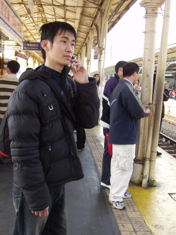 台灣鐵路旅遊攝影台中火車站月台旅客特寫2006攝影照片238
