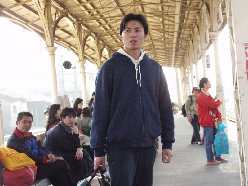 台灣鐵路旅遊攝影台中火車站月台旅客特寫2006攝影照片248