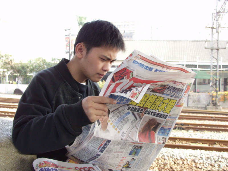 台灣鐵路旅遊攝影台中火車站月台旅客特寫2006攝影照片280