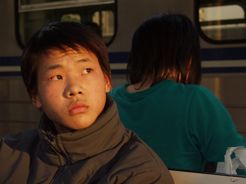 台灣鐵路旅遊攝影台中火車站月台旅客特寫2006攝影照片361