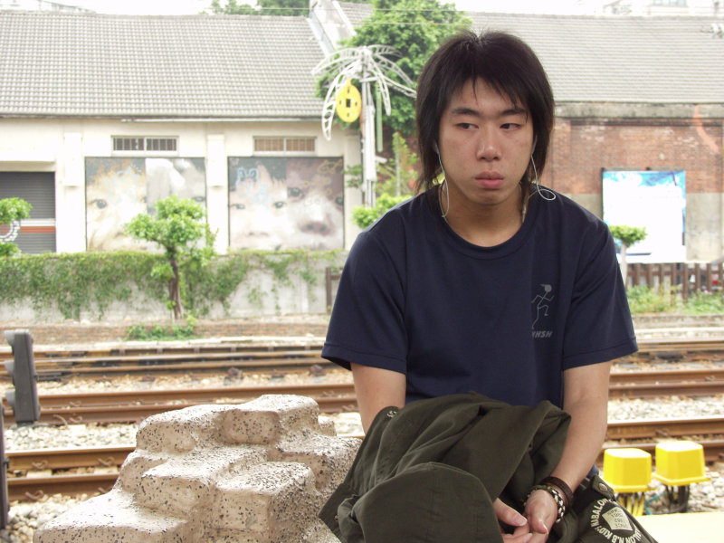 台灣鐵路旅遊攝影台中火車站月台旅客特寫2006攝影照片400