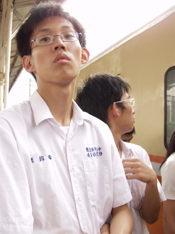 台灣鐵路旅遊攝影台中火車站月台旅客特寫2006攝影照片464