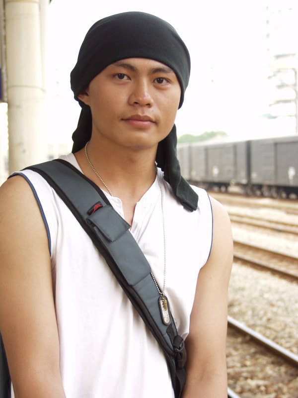 台灣鐵路旅遊攝影台中火車站月台旅客特寫2006攝影照片467