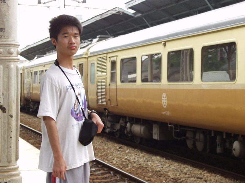 台灣鐵路旅遊攝影台中火車站月台旅客特寫2006攝影照片484