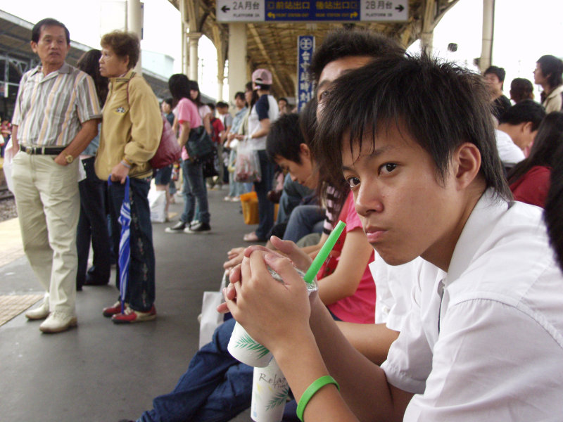 台灣鐵路旅遊攝影台中火車站月台旅客特寫2006攝影照片503