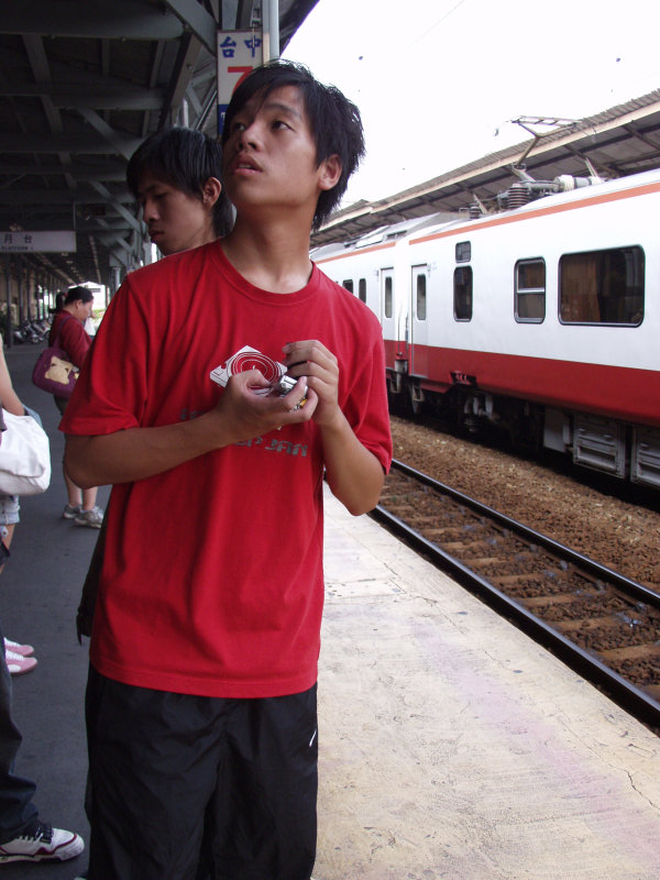 台灣鐵路旅遊攝影台中火車站月台旅客特寫2006攝影照片562