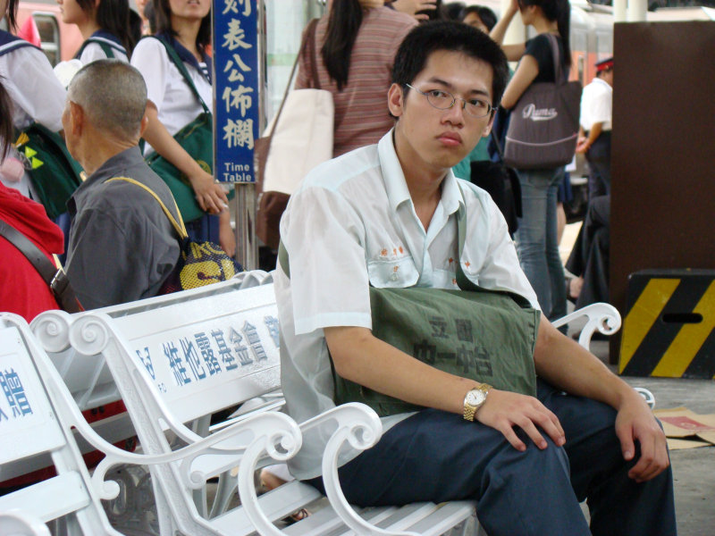 台灣鐵路旅遊攝影台中火車站月台旅客特寫2007攝影照片11