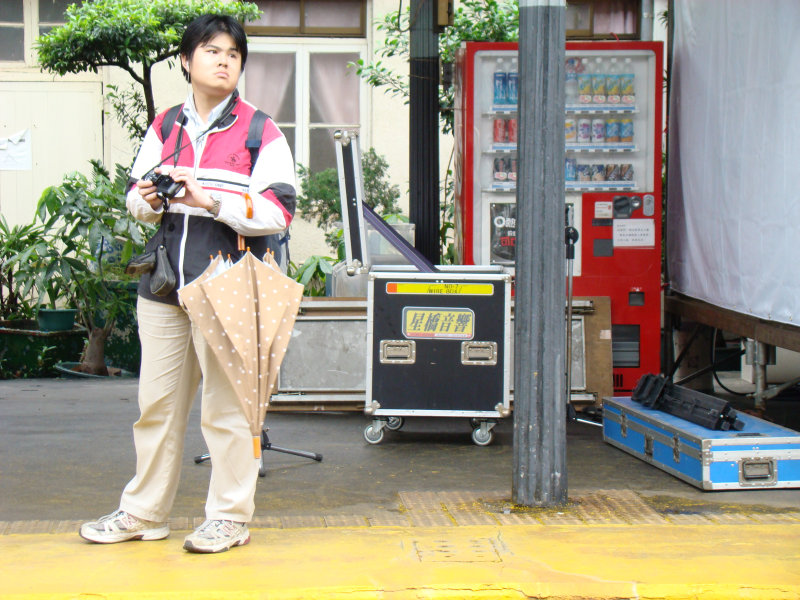 台灣鐵路旅遊攝影台中火車站月台旅客特寫2007攝影照片12