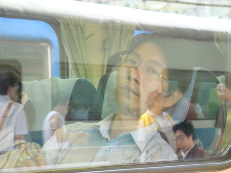 台灣鐵路旅遊攝影台中火車站月台旅客特寫2007攝影照片13