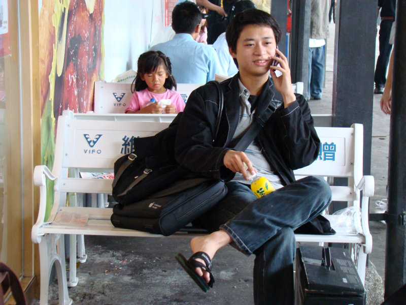 台灣鐵路旅遊攝影台中火車站月台旅客特寫2007攝影照片14