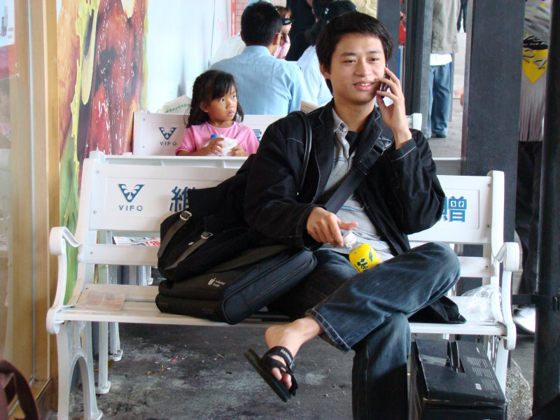 台灣鐵路旅遊攝影台中火車站月台旅客特寫2007攝影照片15