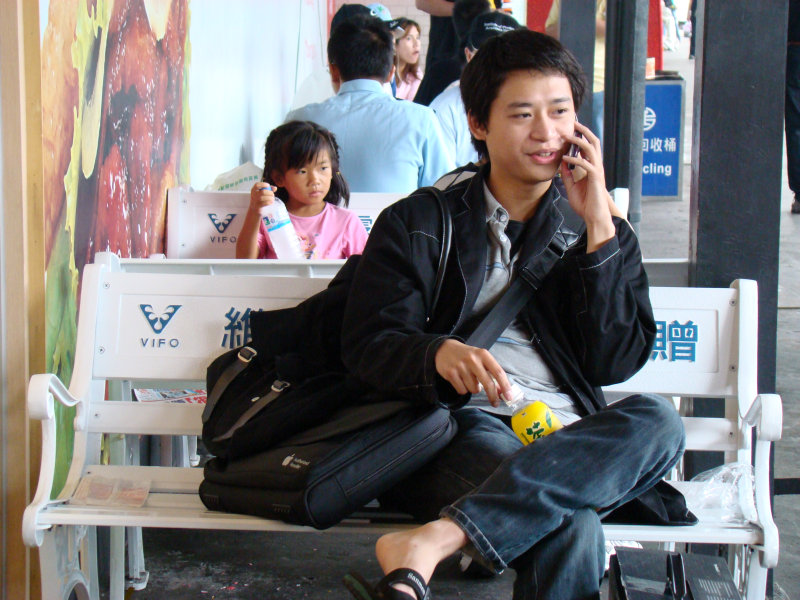 台灣鐵路旅遊攝影台中火車站月台旅客特寫2007攝影照片16