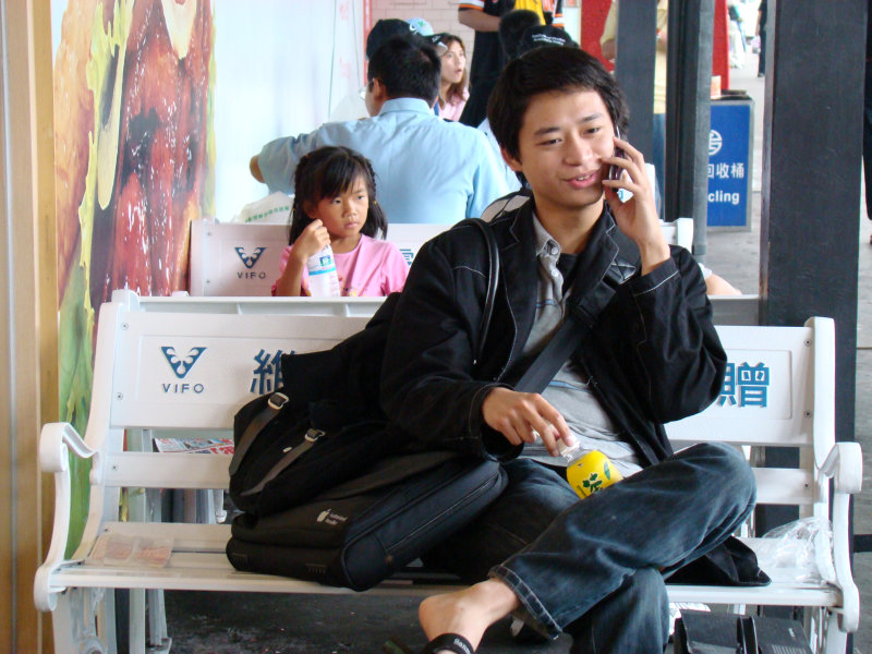 台灣鐵路旅遊攝影台中火車站月台旅客特寫2007攝影照片17