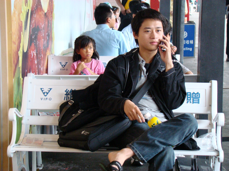 台灣鐵路旅遊攝影台中火車站月台旅客特寫2007攝影照片19