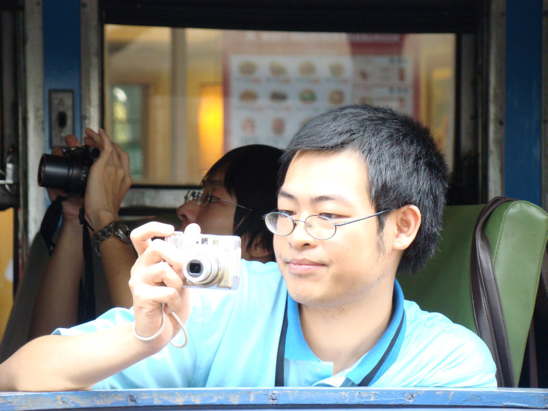 台灣鐵路旅遊攝影台中火車站月台旅客特寫2007攝影照片27