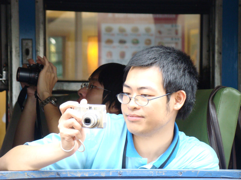 台灣鐵路旅遊攝影台中火車站月台旅客特寫2007攝影照片28
