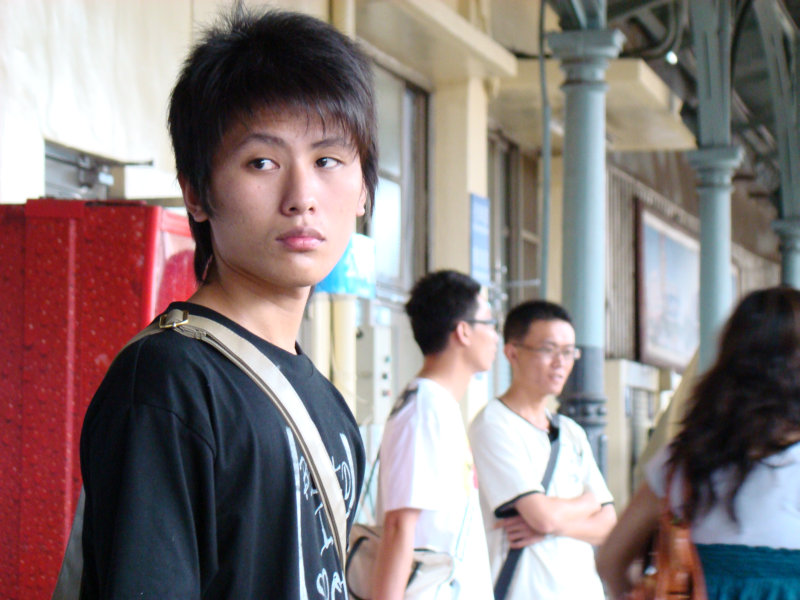 台灣鐵路旅遊攝影台中火車站月台旅客特寫2007攝影照片34