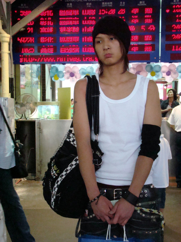 台灣鐵路旅遊攝影台中火車站月台旅客特寫2007攝影照片39