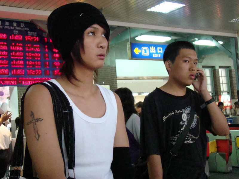 台灣鐵路旅遊攝影台中火車站月台旅客特寫2007攝影照片41
