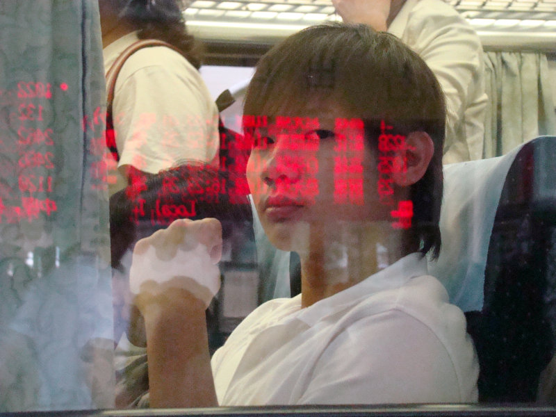 台灣鐵路旅遊攝影台中火車站月台旅客特寫2007攝影照片43