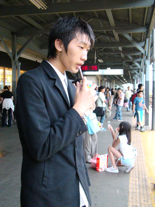台灣鐵路旅遊攝影台中火車站月台旅客特寫2007攝影照片50