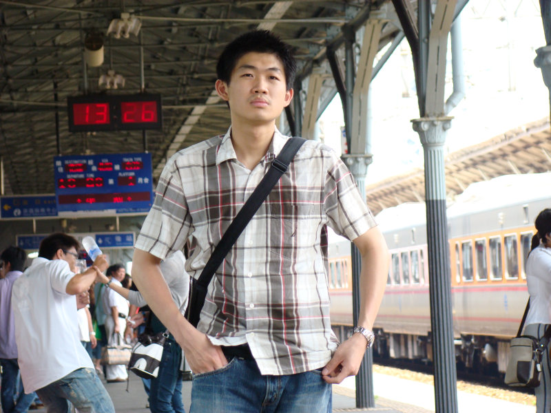台灣鐵路旅遊攝影台中火車站月台旅客特寫2007攝影照片70