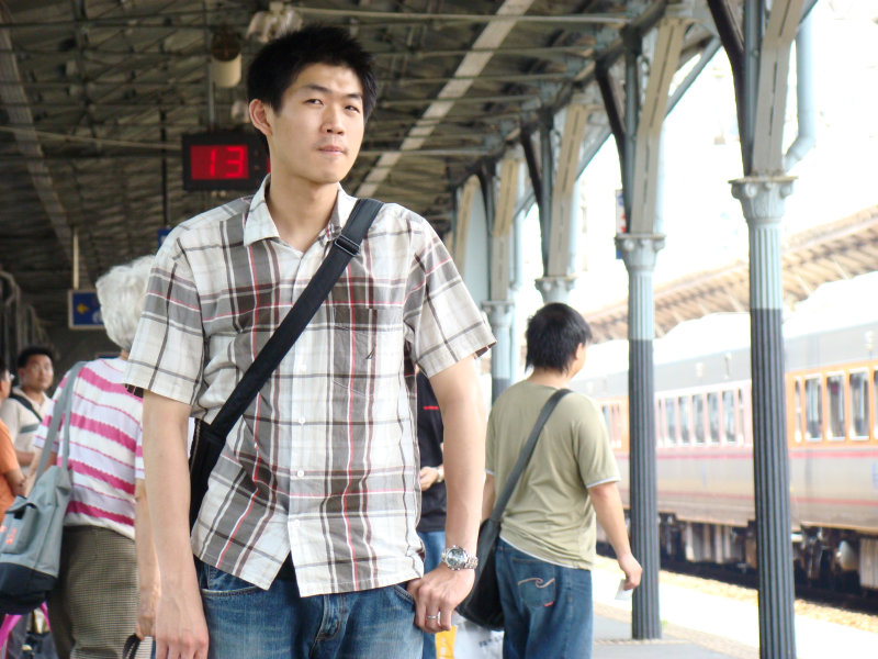 台灣鐵路旅遊攝影台中火車站月台旅客特寫2007攝影照片71