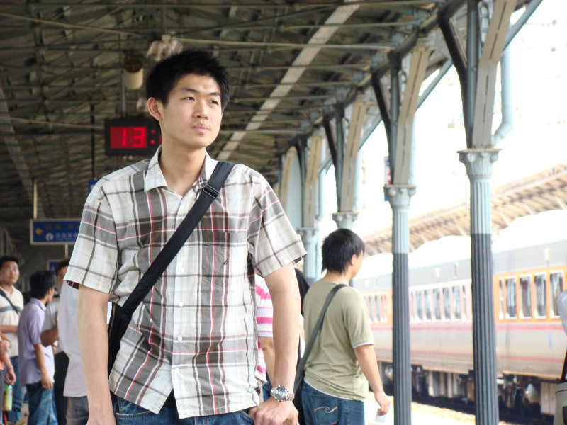 台灣鐵路旅遊攝影台中火車站月台旅客特寫2007攝影照片74
