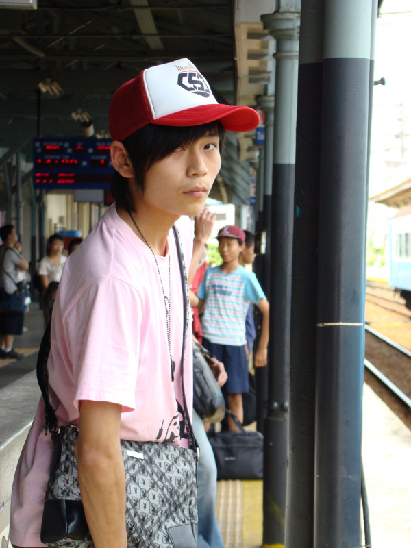 台灣鐵路旅遊攝影台中火車站月台旅客特寫2007攝影照片77