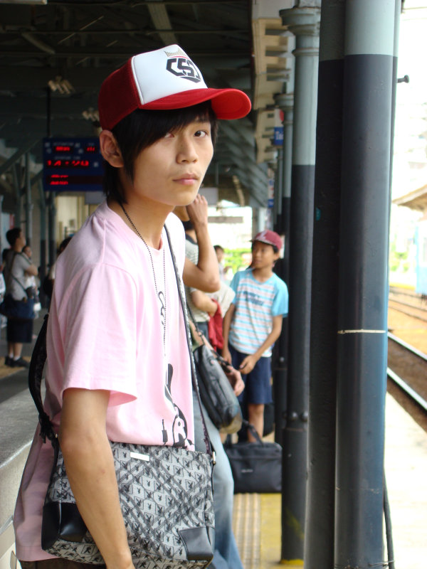 台灣鐵路旅遊攝影台中火車站月台旅客特寫2007攝影照片78