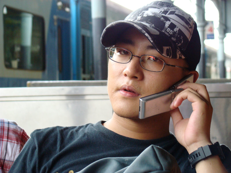 台灣鐵路旅遊攝影台中火車站月台旅客特寫2007攝影照片81