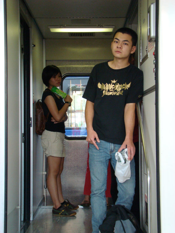 台灣鐵路旅遊攝影台中火車站月台旅客特寫2007攝影照片91