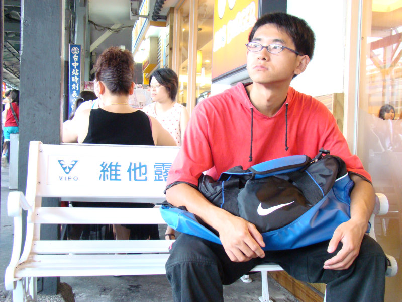 台灣鐵路旅遊攝影台中火車站月台旅客特寫2007攝影照片92