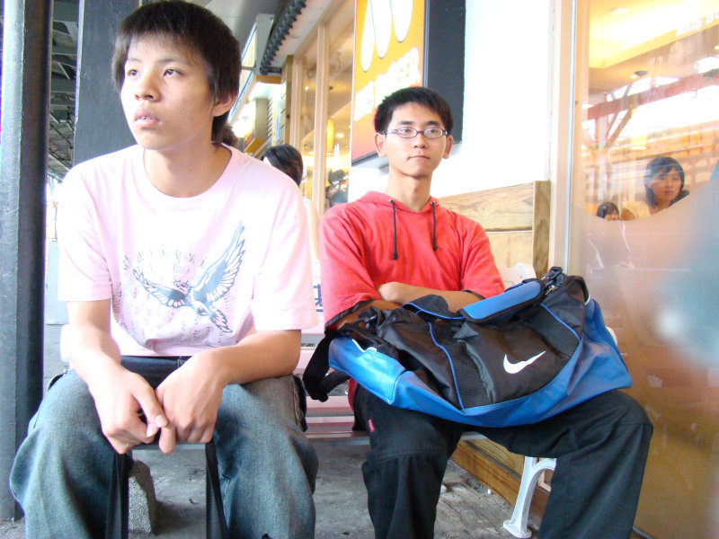 台灣鐵路旅遊攝影台中火車站月台旅客特寫2007攝影照片94