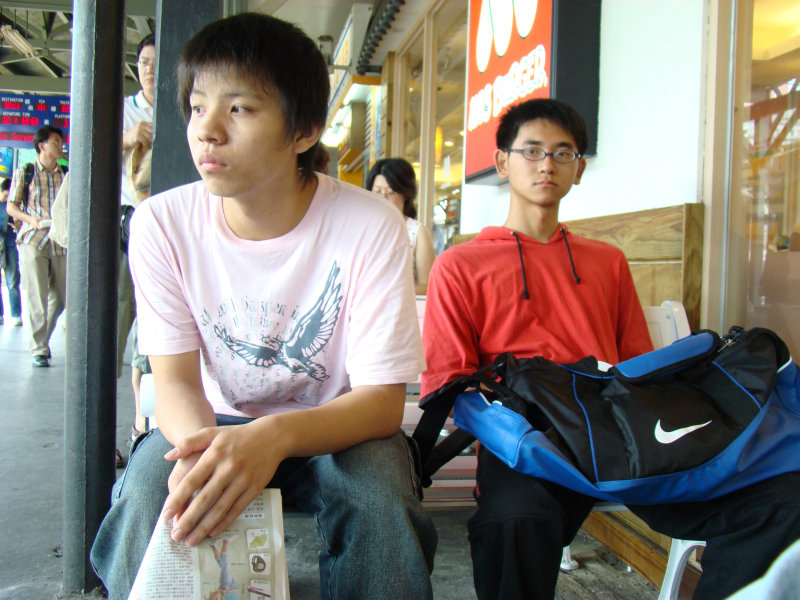 台灣鐵路旅遊攝影台中火車站月台旅客特寫2007攝影照片96