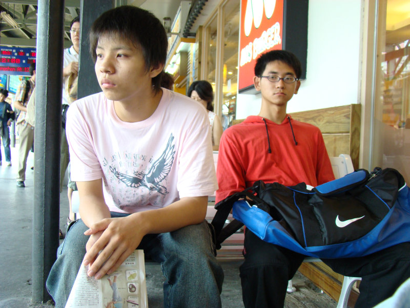 台灣鐵路旅遊攝影台中火車站月台旅客特寫2007攝影照片97