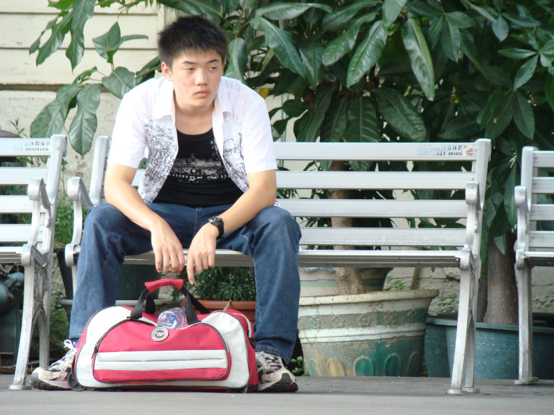 台灣鐵路旅遊攝影台中火車站月台旅客特寫2007攝影照片108