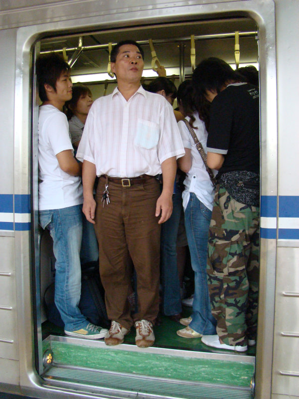 台灣鐵路旅遊攝影台中火車站月台旅客特寫2007攝影照片128