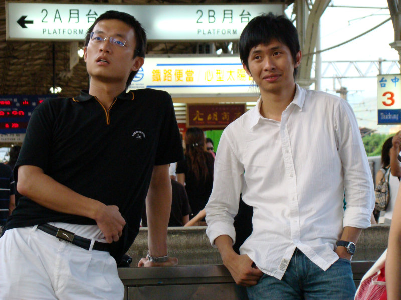 台灣鐵路旅遊攝影台中火車站月台旅客特寫2007攝影照片133